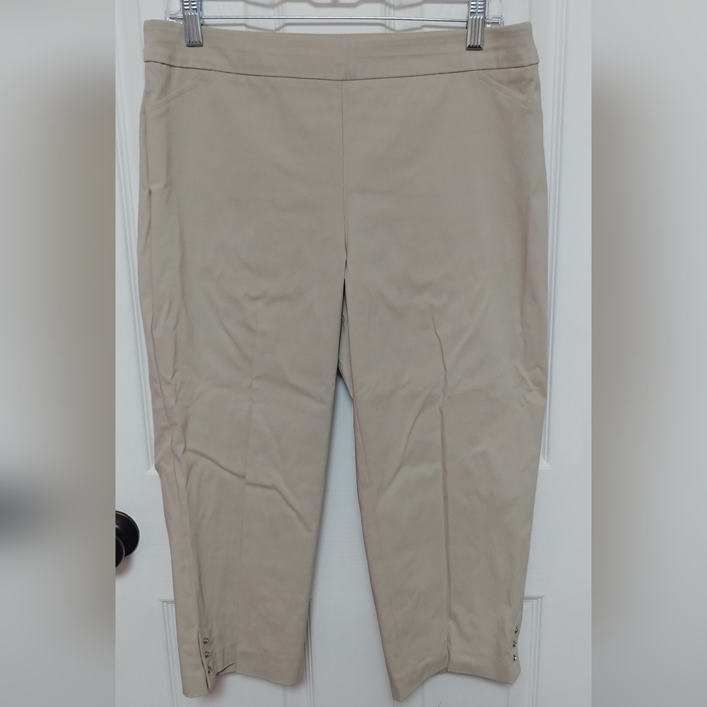 Counterparts 10P Khaki Pull-On Capris